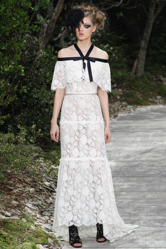 chanel-couture-spring-2013-59_124459106572  Black and white